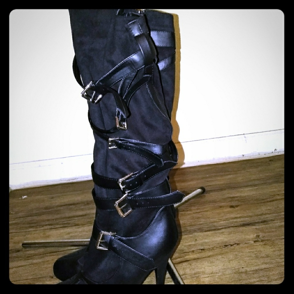 Sexy buckle boots